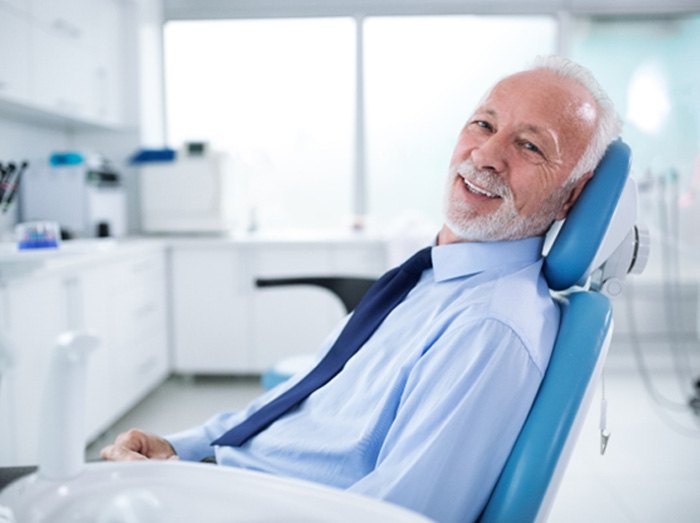 Man with dentures in Putnam